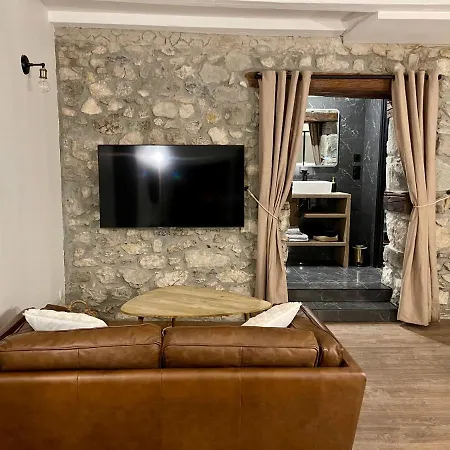 La Loge De Pierre Au Coeur De La Vieille D آنسي