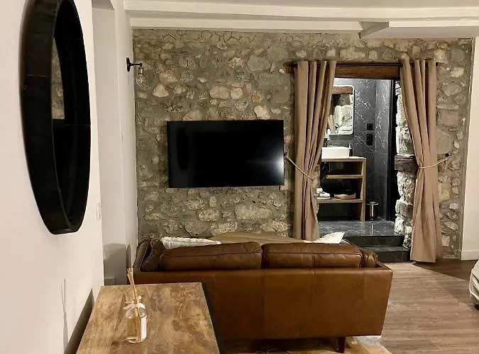 La Loge De Pierre Au Coeur De La Vieille D Annecy
